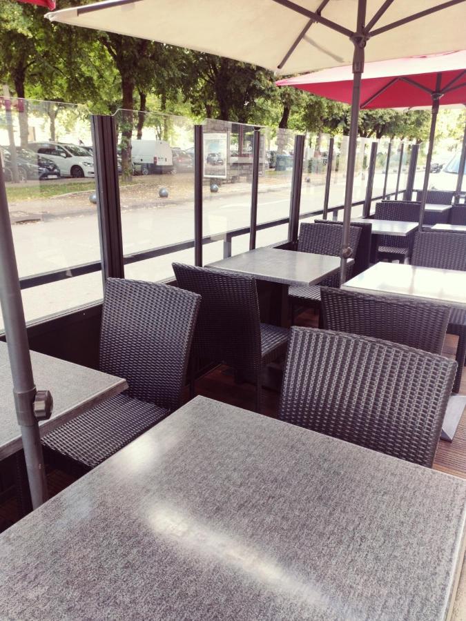 Logis Hotel Du Parc-Restaurant - Le Rouget De Lisle Lons-le-Saunier Exterior photo