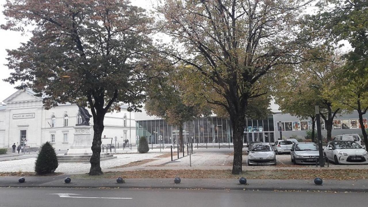 Logis Hotel Du Parc-Restaurant - Le Rouget De Lisle Lons-le-Saunier Exterior photo